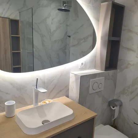 Superbe Luxueux Spacieux 50 M2 Port Nizza