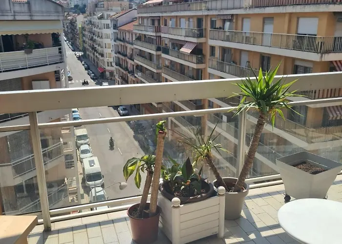 Superbe Luxueux Spacieux 50 M2 Port Appartement Nice